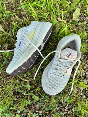 Brooks Ghost Max 2 Women's Running Shoes in Cream with Lavender Accents